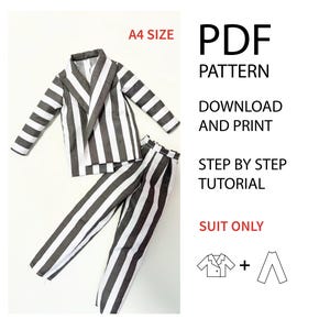 Op de afbeelding: Een grijs en wit gestreepte pyjamaset, bestaande uit een jas en broek, wordt getoond op een wit oppervlak. De afbeelding bevat de tekst "A4 SIZE", "PDF PATTERN", "DOWNLOAD AND PRINT", "STEP BY STEP TUTORIAL" en "SUIT ONLY".
