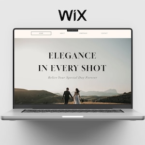 Puede incluir: Un ordenador portátil que muestra un sitio web con el texto "Elegancia en cada toma" y el lema "Revive tu día especial para siempre". El sitio web presenta una foto de una pareja caminando hacia la cámara en una colina cubierta de hierba.