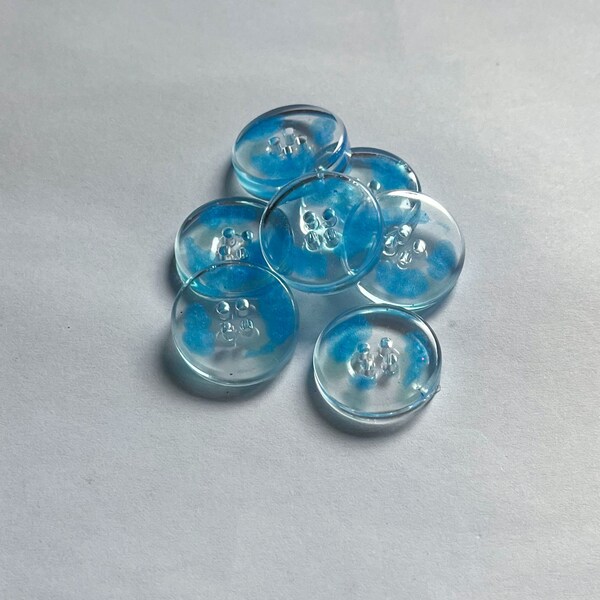 Pack de 8 boutons 20 mm en Résine avec une touche de bleu ciel
