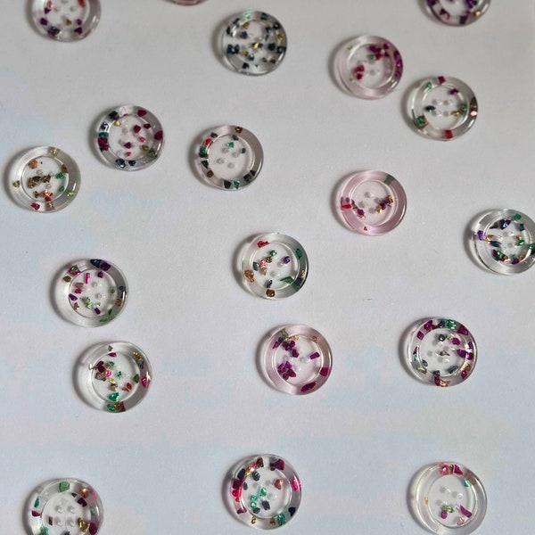 Pack of 6 20mm Resin buttons with a mix of coloured glass