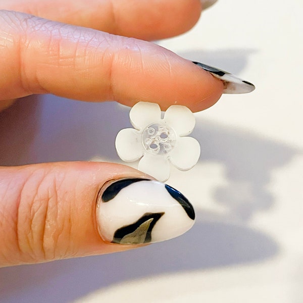 Magnifique pack fait main de 5 boutons en résine fleur en blanc