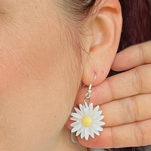 Handmade sterling silver and Resin Daisy shaped Earrings image 1