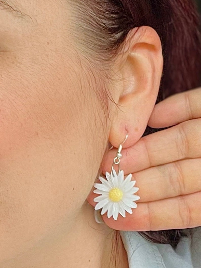 Handmade sterling silver and Resin Daisy shaped Earrings image 1