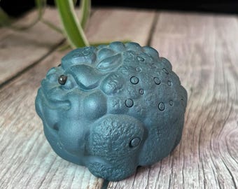 Yixing Zisha Clay Golden Toad Tea Pet, Ceramic Table Decor, Creative Animal Figurine PQ405