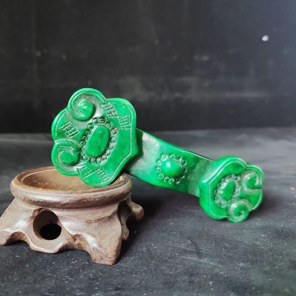 Vintage style Collect china Old green Jade Hand-carved Ru yi Statue Sculpture,  old Xiuyu, Han Dynasty, Ming and Qing Dynasty jade Charms