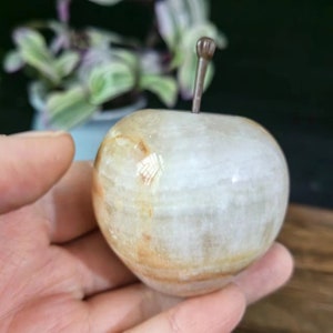 1 pcs White Decorative Stone Apple,Natural Marble Apple,Reiki Crystal,Onyx Apple Ornament, Crystal Healing Fruit,Polished Marble Paperweight