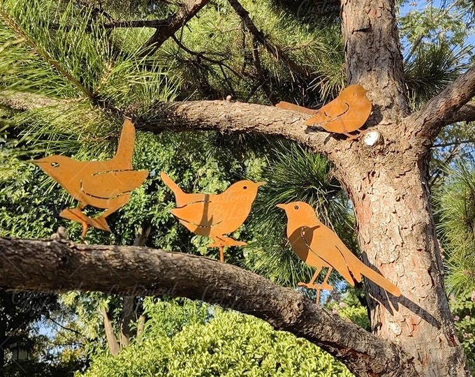 Set of 4 Rusty Metal Birds Tree Stake, Rustic Bird Sculptures, 4-Piece Handmade Metal Bird  Statue, Nature-Inspired Garden Fence Decor