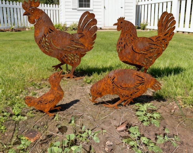 Rusty Metal Chicken Family Set, Rooster & Hen Parent Statue with 2 Baby Chicks, Vintage Garden Stake for Outdoor Decor, Unique Lawn Ornament