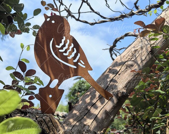 Rusty Sparrow Garden Stake, Metal Bird Fence Stake, Iron Bird Silhouette, Looking Up Bird Lawn Ornament, Vintage Garden Art, Gifts for Mom