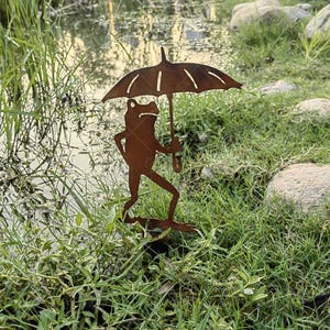 Rusty Metal Frog with Umbrella Garden Stake, Vintage Rusted Metal Frog Holding Umbrella Statue,  Rusty Metal Garden Art, Ugly Frog Decor