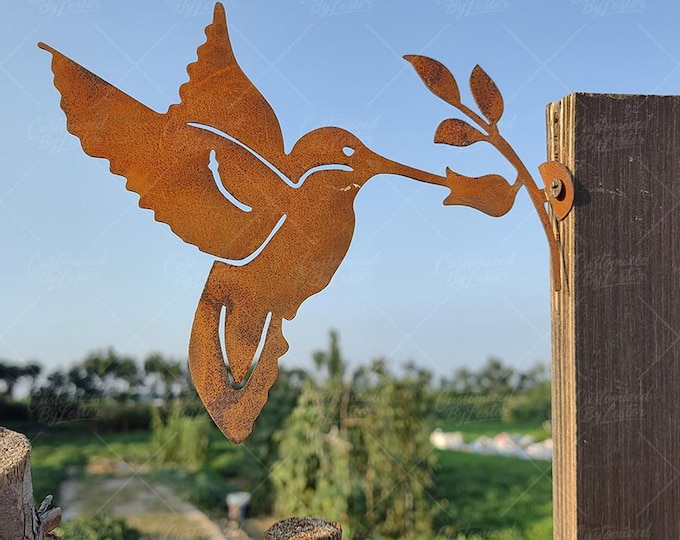 Rustic Metal Hummingbird Tree Stump Stake,  Vintage Garden Decor, Handcrafted Rust-Finish Bird Sculpture,  Boho Bird Lover Gift
