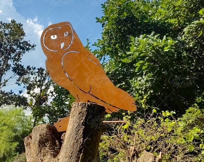 Rusty Metal Owl Garden Stake, Whimsical Yard Art Sculpture, Rustic Metal Tree Stump Owl Sculpture for Fall Garden Display, Wildlife Art