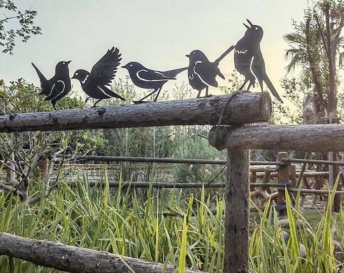 Set of 5 Black Steel Bird Stakes, Vintage-Style Metal Bird Lawn Stakes, Minimalist Outdoor Decor, Decorative Outdoor Yard Art