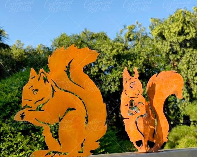 Rusty Metal Squirrel &Acorn Tree Stake, Hand forged Squirrel Holding Acorn Statue, Rusty Outdoor Garden Decor, Garden Fence Decor