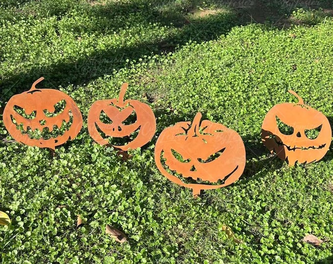 Rusty Horror Metal Pumpkin Stake, Creepy Halloween Garden Decor, Rusty Halloween Yard Decor, Spooky Rusted Pumpkin Stake, Spooky Ornament