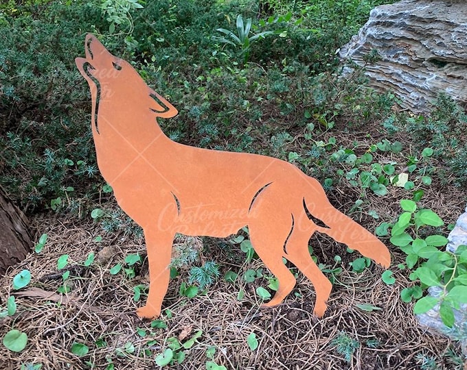 Rusty Metal Wolf Garden Stake, Mysterious Rusted Wolf Garden Statue, Rusted Metal Art for Yard and Planters, Thoughtful Wolf Gift for Him