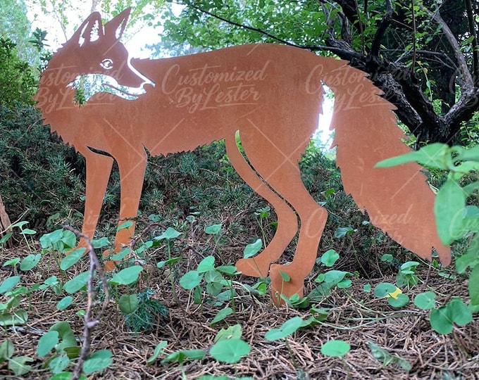 Metal Rusty Fox Stake, Iron Fox Sculpture, Patina Fox Yard Art, Turning Head Metal Fox Statue for Cottage Garden, Whimsical Looking Back Fox