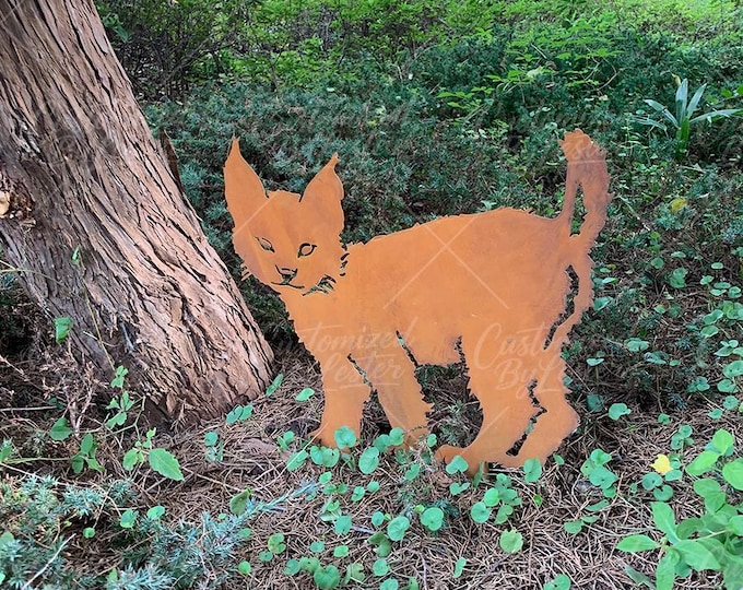 Rusty Metal Garden Eurasian lynx Stake, Puffed Up Alert Eurasian lynx Garden Statue, Rusty Metal Alert Eurasian lynx Garden Stake