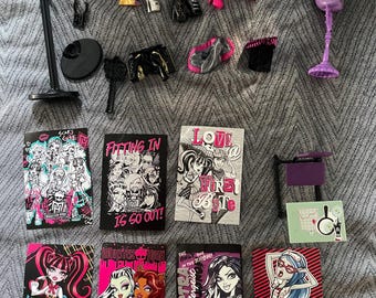 Accesorios, ropa y mini pósters de Monster High