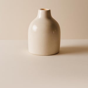 Steinzeug Minimalistische Bud-Vase - Handgetöpferter Keramik-Einzeltopf, neutral matt