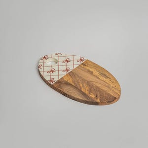 Tagliere in legno di mango con fiocco rosso - Tagliere dipinto a mano, vassoio con motivo a nastro