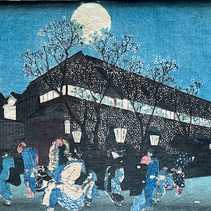 Xilografia giapponese originale del periodo Edo di Utagawa Hiroshige (1797-1858). Fiori di ciliegio di notte a Nakanocho nello Yoshiwara.