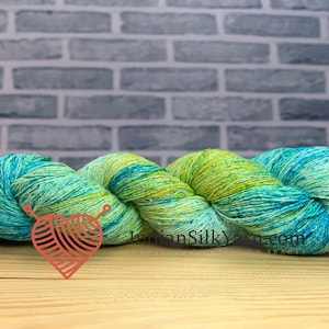 Silk Bourette Yarn 90g/3.2 oz in skeins - 540m per Skein for Knitting/crochet/embroidery (Silk Noil Yarn)  - 001