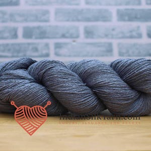 Silk Bourette Yarn 90g/3.2 oz in skeins - 540m per Skein for Knitting/crochet/embroidery (Silk Noil Yarn) - 064
