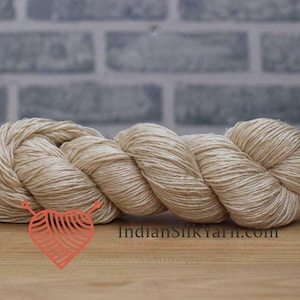 Hilo 100 % seda morera - Peso para calcetines de dedo / Madeja de 50 g (250 m) / Hilo de peso ligero para tejer y crochet / Hilo suave, ligero y brillante QS22