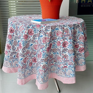 Ręcznie robiony obrus z nadrukiem kwiatowym w blokach, styl wiejski, bawełniany