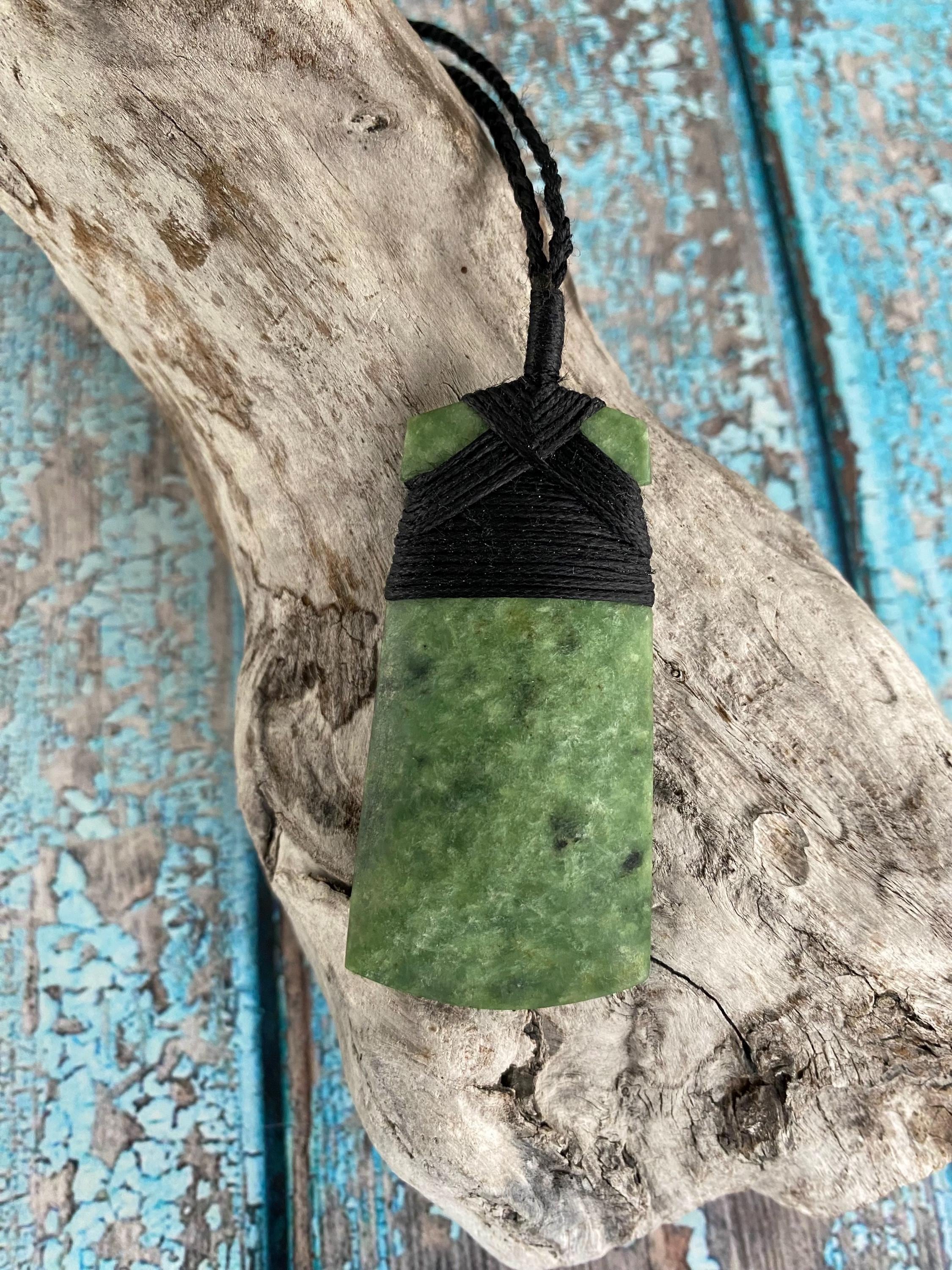 NEW ZEALAND GREEN STONEニュージーランド産グリーンストーン ポウナム：ニュージーランドのグリーンストーン | 100% ピュア