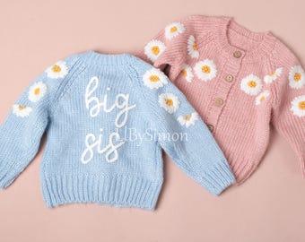 Personalisierte Daisy Kids Cardigan - Benutzerdefinierter Blumenpullover mit gesticktem Namen, ideales Geschenk für Kleinkinder und Säuglinge