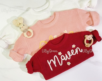 Pull bébé personnalisé : nom et monogramme brodés à la main | Cadeau unique de tante pour bébé fille