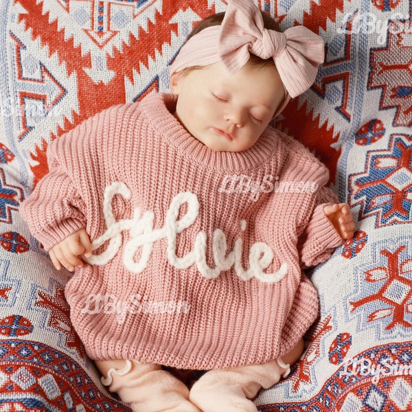 Alegría festiva: suéter de bebé personalizado con nombre y monograma bordados a mano: un regalo especial para la tía de la niña