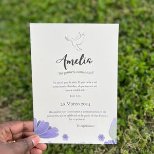 Invitación de papel comunión flor morada | tarjeta morada para eventos