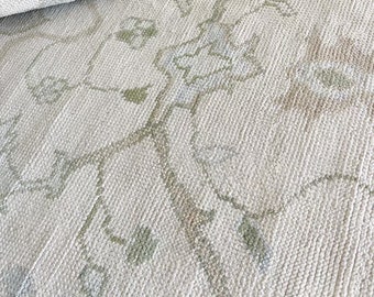 Handgeknoopt ivoorkleurig Oushak wollen vloerkleed, Turks bloemenpatroon vloerkleed (op maat gemaakt)
