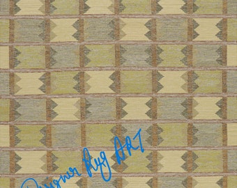 Könnte beinhalten: Ein beige-grüner geometrischer Teppich mit dezentem Glanz. Der Teppich hat ein kariertes Muster mit einem dezenten Rautenmuster in jedem Quadrat. Der Text "Designer Rug Art" ist in blauer Kursivschrift am unteren Rand des Teppichs geschrieben.