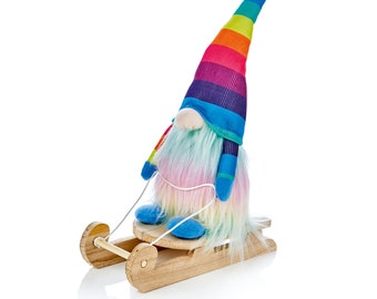 Peluche navideño Rainbow Gonk en trineo de madera (36 cm) PL221672