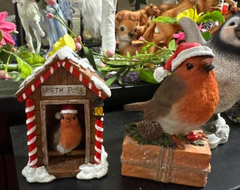 Winter Robin Sentry Box North Pole 11cm or on a Giftbox 12cm Christmas Ornament for Home Or Garden Frost Resistant Resin
