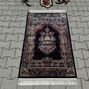 Luxury Bamboo Silk Prayer Mat: Floral Islamic Gift