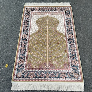 Bamboo Silk Prayer Rug: Muslim Janamaz, Green Floral Design (2.6x3.9 Ft)