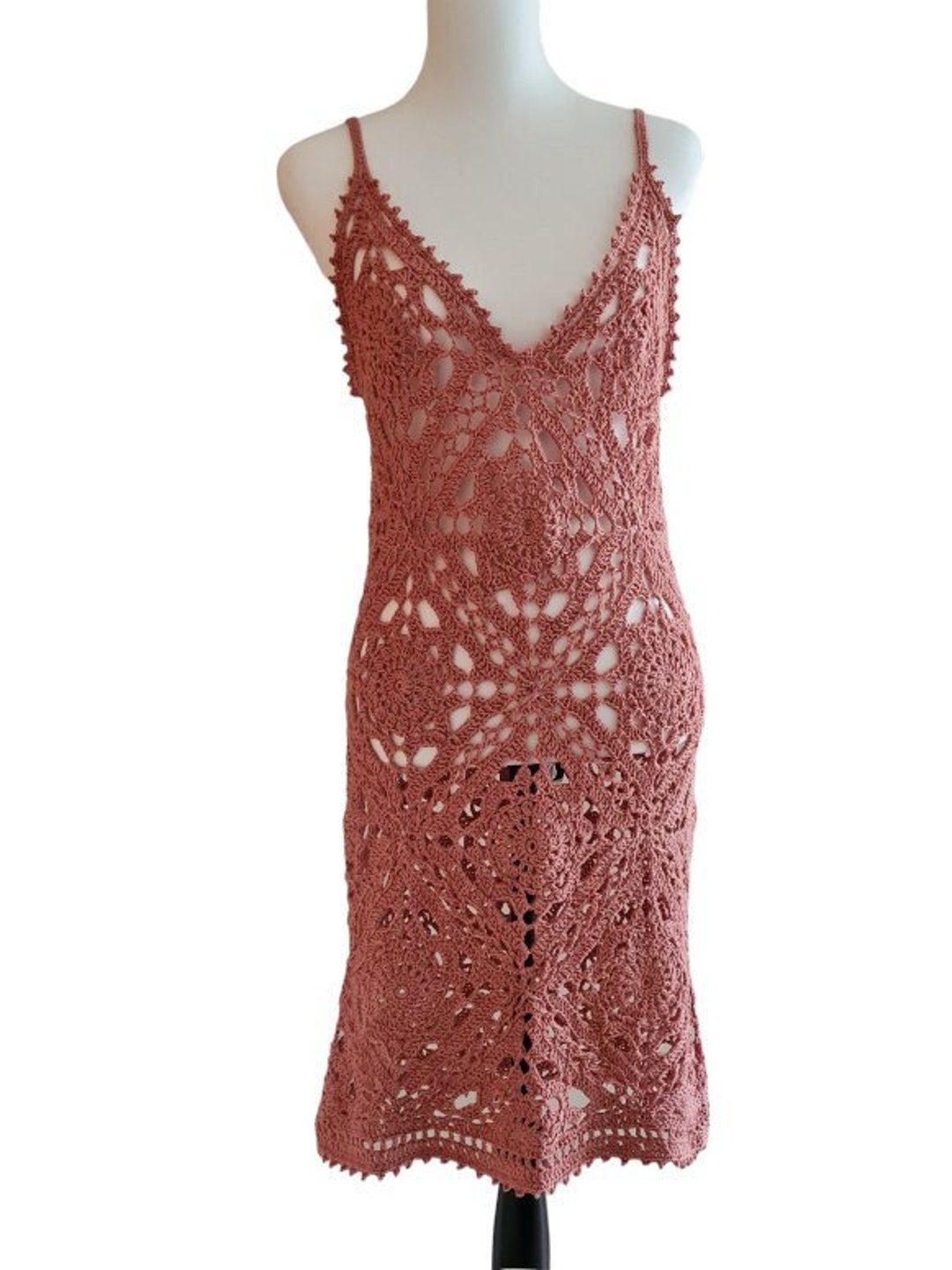 Vestido playero bohemio de abuela con diseño cuadrado de crochet