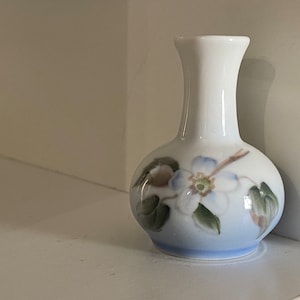 Vintage porcelain miniature vase,  sparrow ,  figure Royal Copenhagen figurine collectible , signed numbered Denmark