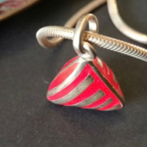 RARE collier de créateur en argent et émail avec pendentif, bijoux Arthus Bertrand de Paris, poinçons pour argent sterling 925, émaillé