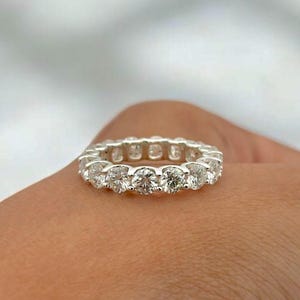 Minimalistischer Verlobungsring - Runder Moissanit Diamant Band - Volle Ewigkeit Ehering - 14k Weißgold Band - Brautring - Passender Ring