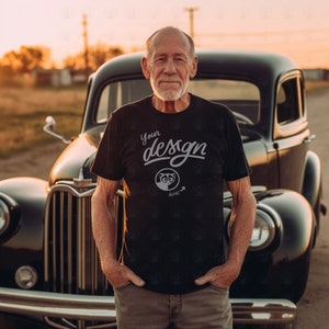 Großvater-T-Shirt-Mockup, schwarzes T-Shirt, älteres männliches Mockup, Vatertags-Shirt-Mockup, Papa-Mockup, Großvater-Mockup, antikes Auto-Mockup