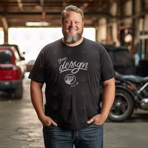 Garage Achtergrond Mannelijke Shirt Mockup, Bella Canvas Zwart T-Shirt, Mannelijke Mockup, Plus size Man Mockup, Vaderdag Shirt Mockup, Dad Mockup