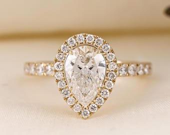 Pear Engagement Ring | Diamond Teardrop Ring