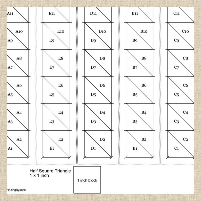 K&ouml;nnte beinhalten: Ein Diagramm f&uuml;r einen Half-Square-Triangle-Quiltblock mit einem Raster von Dreiecken mit den Bezeichnungen A1-E11. Der Text "Half Square Triangle 1 x 1 inch" und "1 inch block" sind ebenfalls vorhanden.