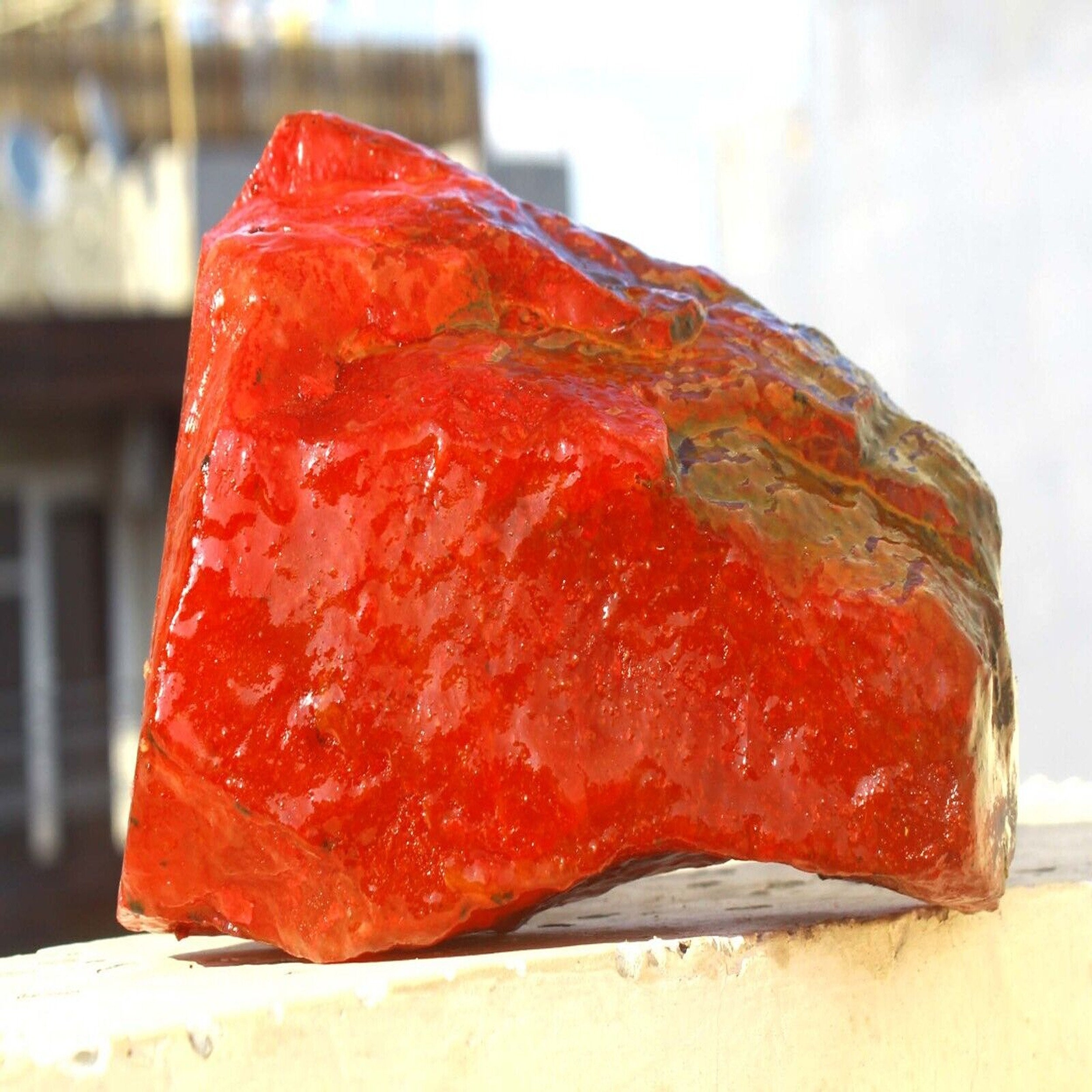 10000カラット認定ルビー原石（カットされていない赤色天然宝石